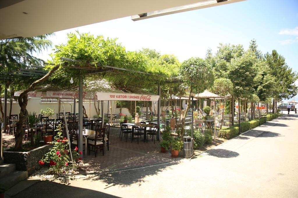 Sirena Hotel Tushemisht ภายนอก รูปภาพ