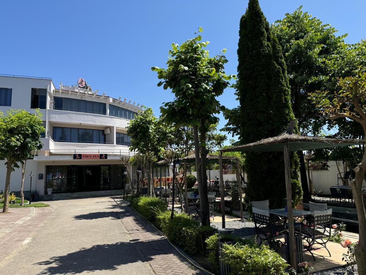 Sirena Hotel Tushemisht ภายนอก รูปภาพ