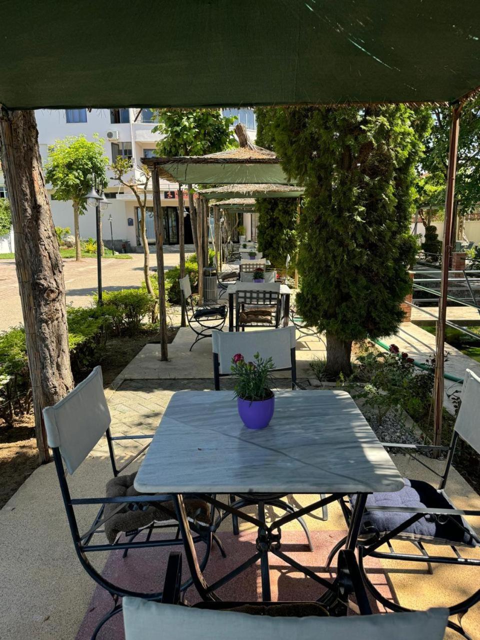 Sirena Hotel Tushemisht ภายนอก รูปภาพ