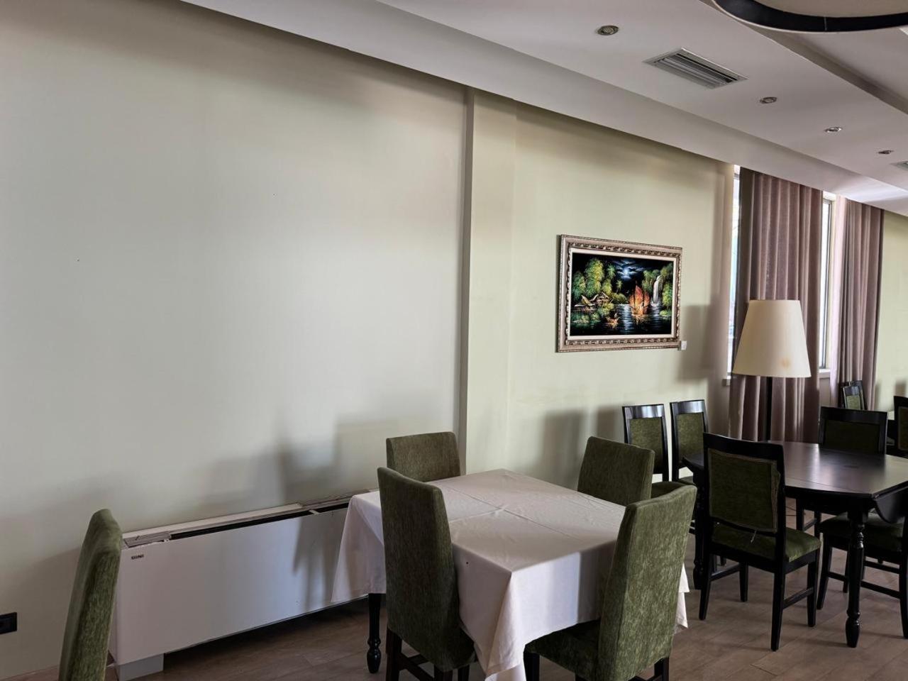 Sirena Hotel Tushemisht ภายนอก รูปภาพ