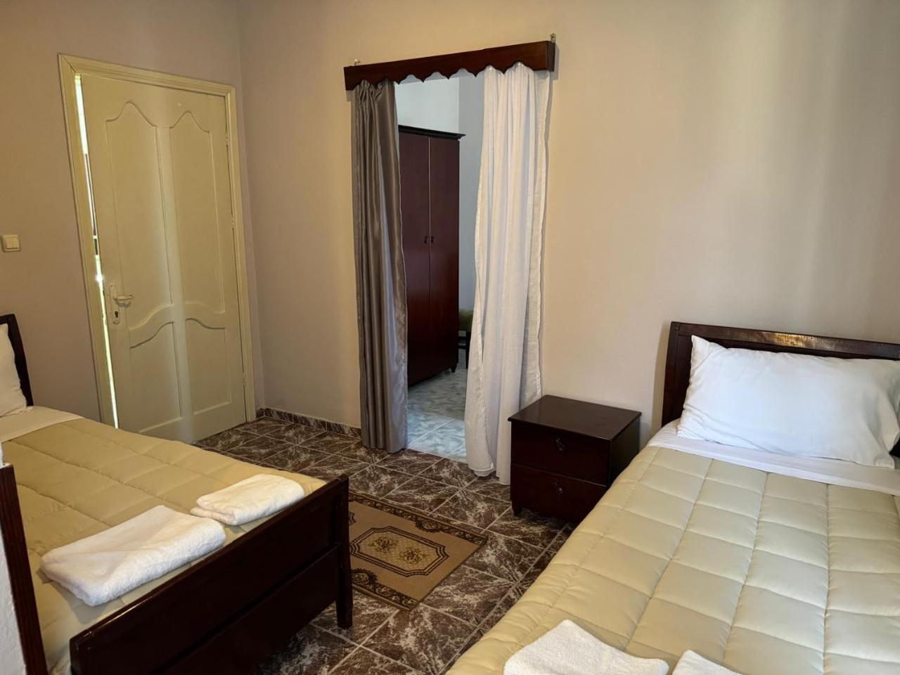 Sirena Hotel Tushemisht ภายนอก รูปภาพ