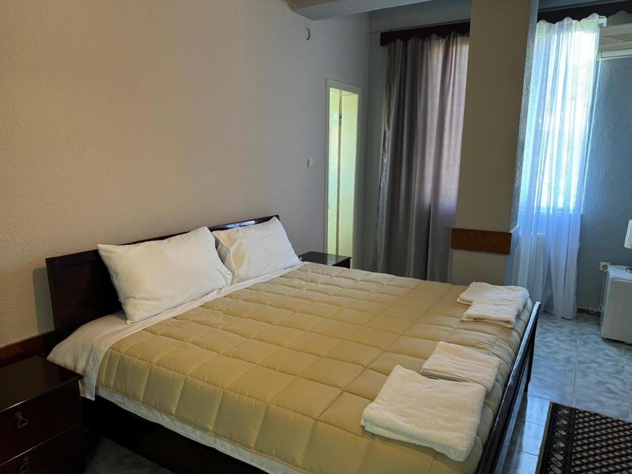Sirena Hotel Tushemisht ภายนอก รูปภาพ