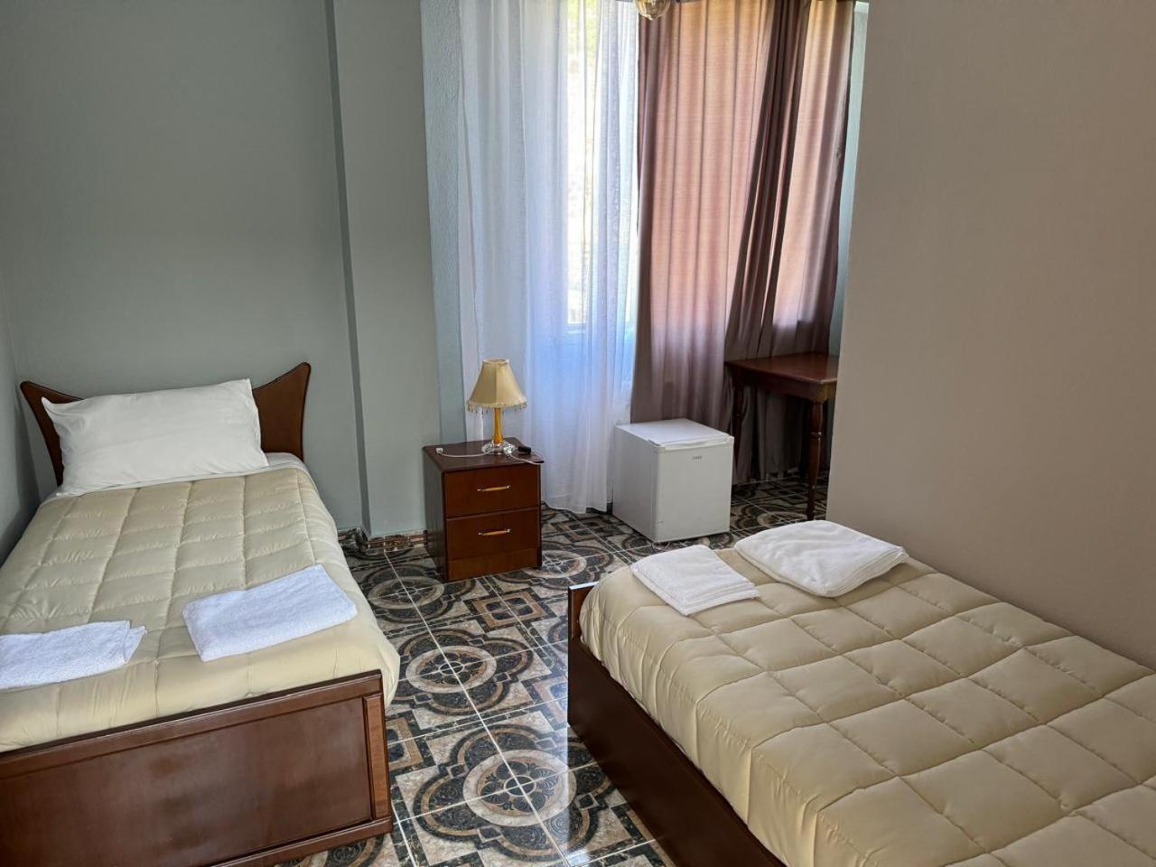 Sirena Hotel Tushemisht ภายนอก รูปภาพ