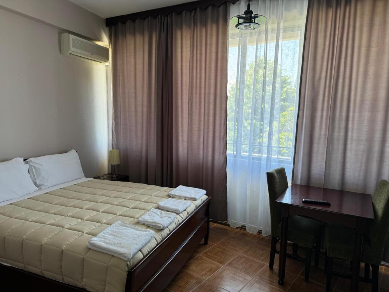 Sirena Hotel Tushemisht ภายนอก รูปภาพ