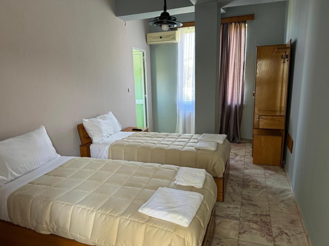 Sirena Hotel Tushemisht ภายนอก รูปภาพ