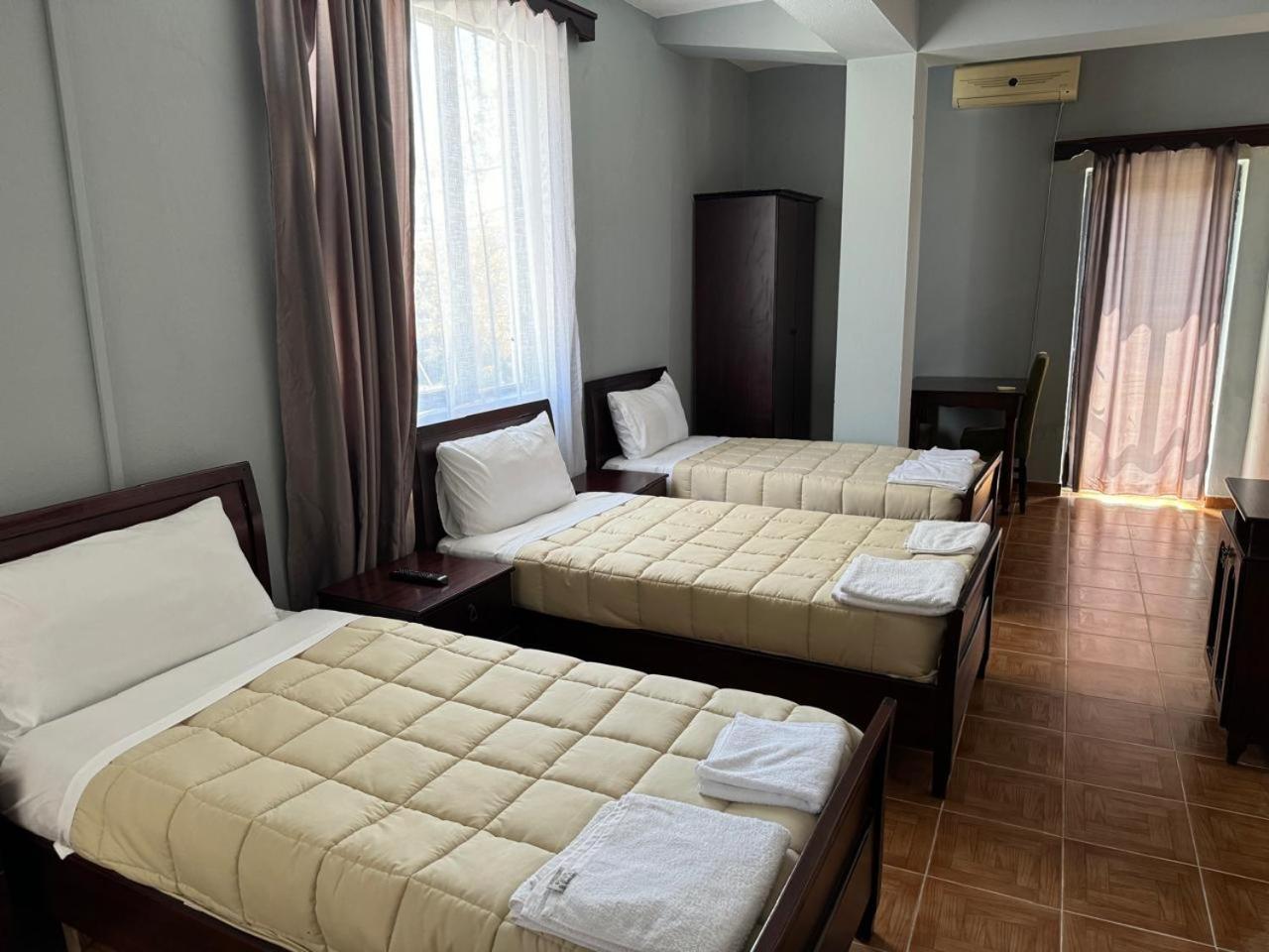 Sirena Hotel Tushemisht ภายนอก รูปภาพ