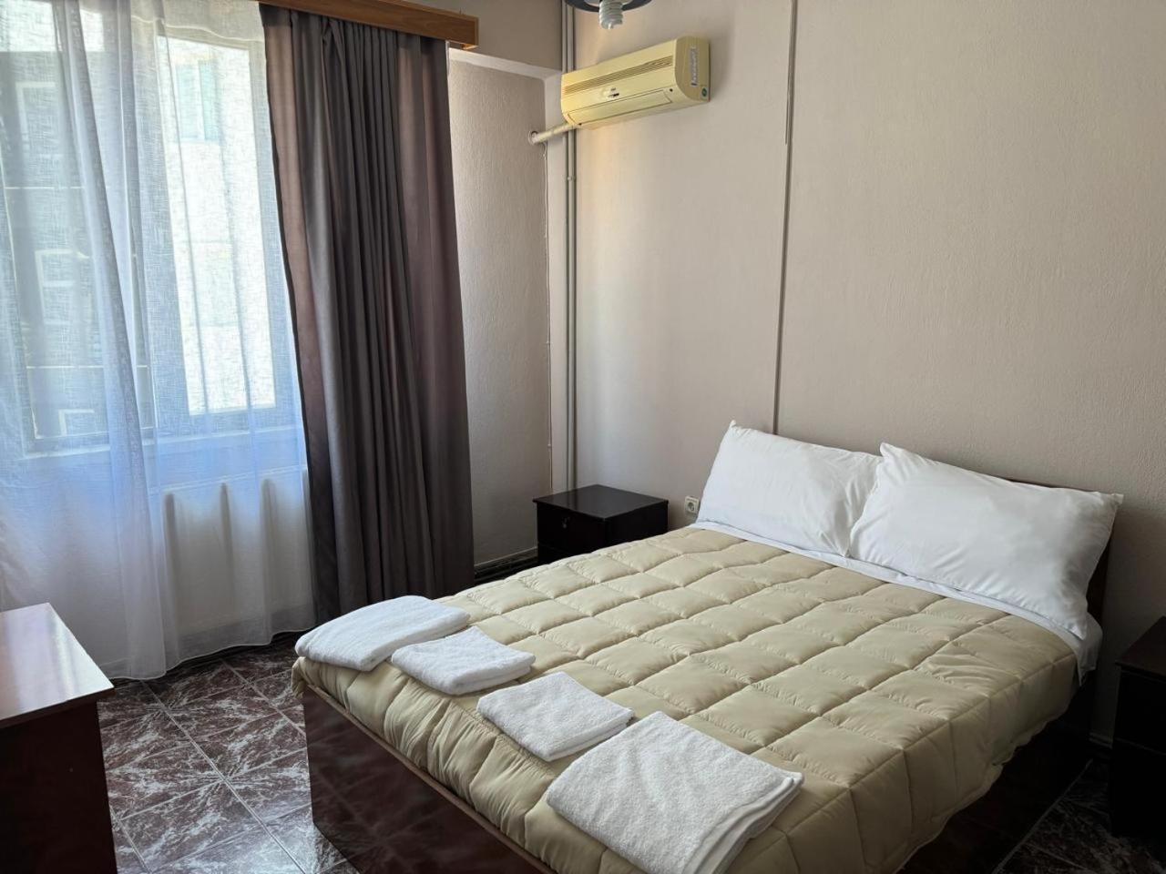 Sirena Hotel Tushemisht ภายนอก รูปภาพ