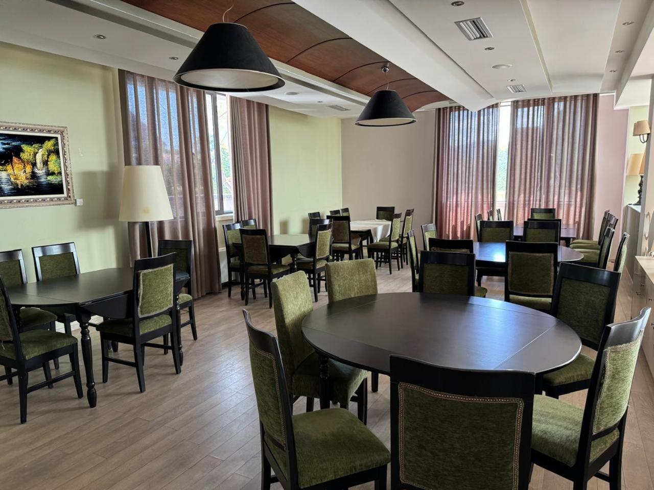 Sirena Hotel Tushemisht ภายนอก รูปภาพ