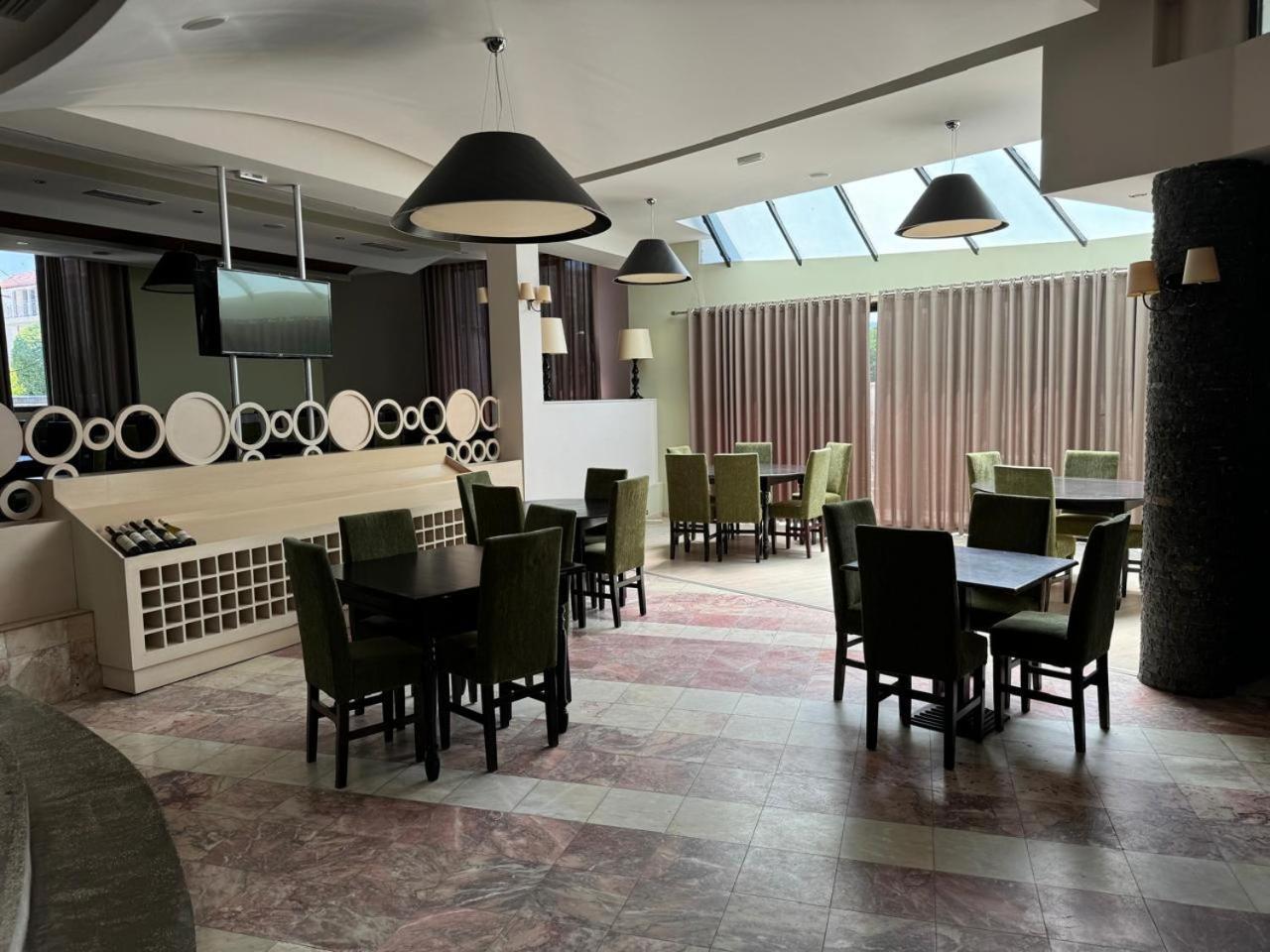 Sirena Hotel Tushemisht ภายนอก รูปภาพ