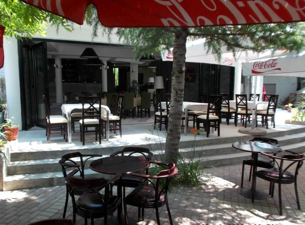 Sirena Hotel Tushemisht ภายนอก รูปภาพ