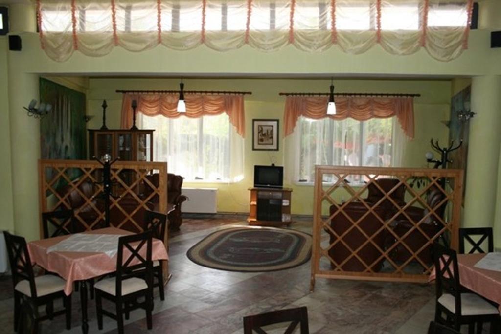 Sirena Hotel Tushemisht ภายนอก รูปภาพ