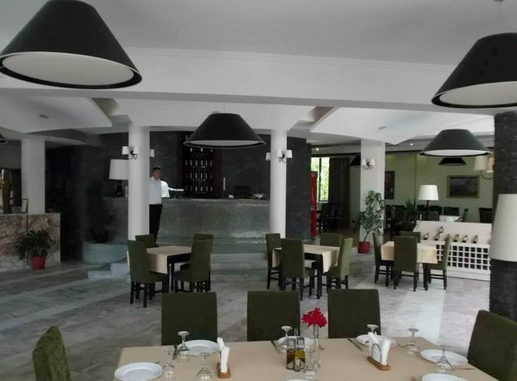 Sirena Hotel Tushemisht ภายนอก รูปภาพ