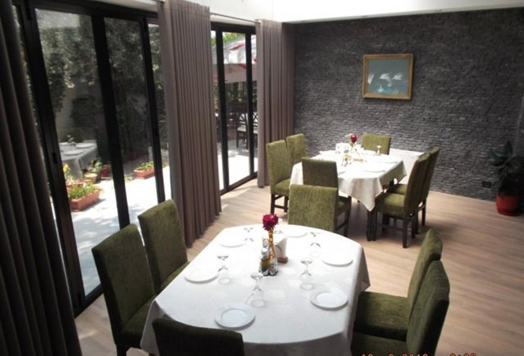 Sirena Hotel Tushemisht ภายนอก รูปภาพ