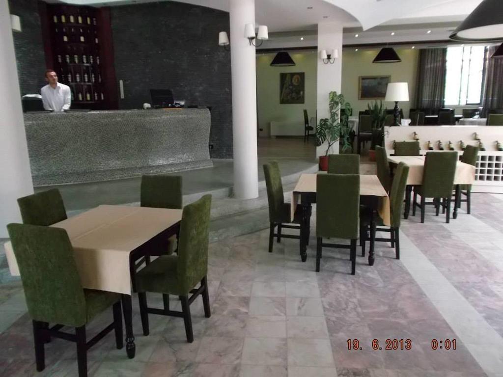 Sirena Hotel Tushemisht ภายนอก รูปภาพ